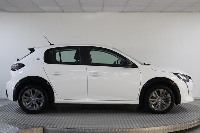 Peugeot e-208 EV Active Pack 50 kWh All-Seasons | Climate | Carplay | Cruise | Lichtmetaal.