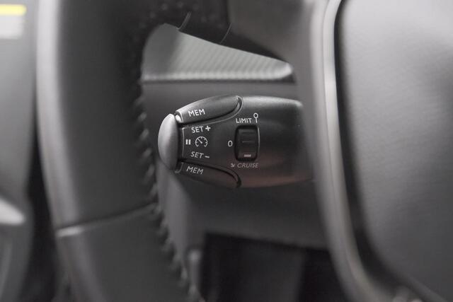 Peugeot e-208 EV Allure 50 kWh | 98,9% SOH | Camera | Navigatie | Parkeersensoren | Stoelverwarming