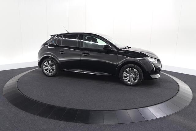 Peugeot e-208 EV Allure 50 kWh | 98,9% SOH | Camera | Navigatie | Parkeersensoren | Stoelverwarming