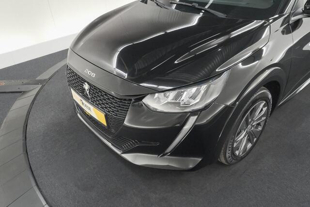 Peugeot e-208 EV Allure 50 kWh | 98,9% SOH | Camera | Navigatie | Parkeersensoren | Stoelverwarming