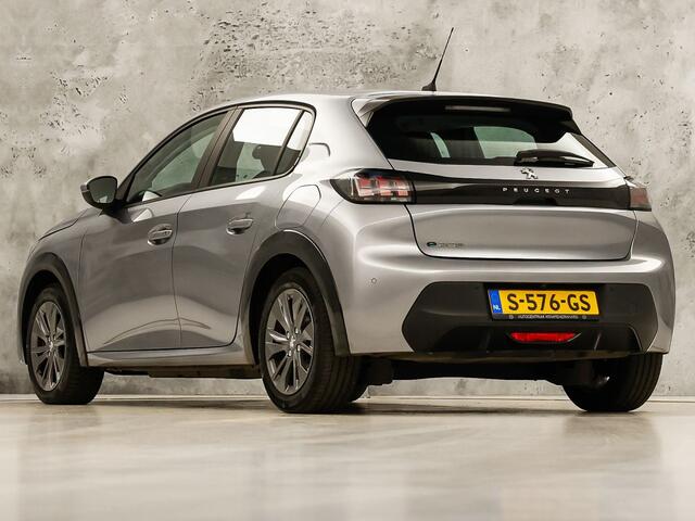 Peugeot e-208 EV Active 50 kWh Automaat (APPLE CARPLAY, SOH 91,3%, GROOT NAVI, 360 CAMERA, SPORTSTOELEN, LM VELGEN, KEYLESS, NIEUWSTAAT)