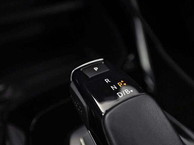 Peugeot e-208 EV Active 50 kWh Automaat (APPLE CARPLAY, SOH 91,3%, GROOT NAVI, 360 CAMERA, SPORTSTOELEN, LM VELGEN, KEYLESS, NIEUWSTAAT)