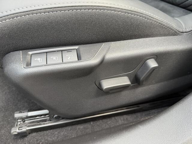 Peugeot e-208 EV GT Avantage 51 kWh | Pano | Massage | Warmtepomp