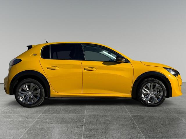 Peugeot e-208 Allure Pack EV 3-FASEN 50kWh 136pk | CAMERA | STOELVERW. | 3D i-COCKPIT® | APPLE CARPLAY / ANDROID AUTO | KEYLESS START | EXTRA GETINTE ACHTERRUITEN | CLIMA | CRUISE | LM-VELGEN |