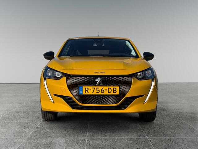 Peugeot e-208 Allure Pack EV 3-FASEN 50kWh 136pk | CAMERA | STOELVERW. | 3D i-COCKPIT® | APPLE CARPLAY / ANDROID AUTO | KEYLESS START | EXTRA GETINTE ACHTERRUITEN | CLIMA | CRUISE | LM-VELGEN |