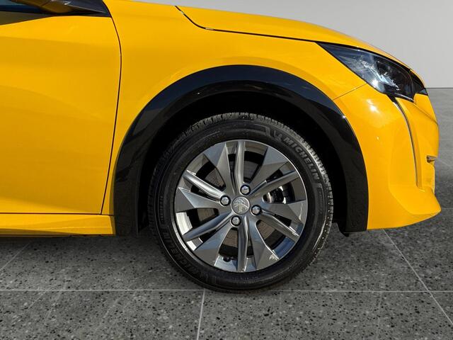 Peugeot e-208 Allure Pack EV 3-FASEN 50kWh 136pk | CAMERA | STOELVERW. | 3D i-COCKPIT® | APPLE CARPLAY / ANDROID AUTO | KEYLESS START | EXTRA GETINTE ACHTERRUITEN | CLIMA | CRUISE | LM-VELGEN |