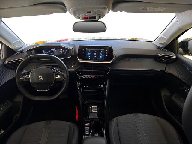 Peugeot e-208 Allure Pack EV 3-FASEN 50kWh 136pk | CAMERA | STOELVERW. | 3D i-COCKPIT® | APPLE CARPLAY / ANDROID AUTO | KEYLESS START | EXTRA GETINTE ACHTERRUITEN | CLIMA | CRUISE | LM-VELGEN |
