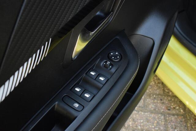 Peugeot e-208 EV Style 50 kWh CARPLAY|PDC|STOELVERWARMING|