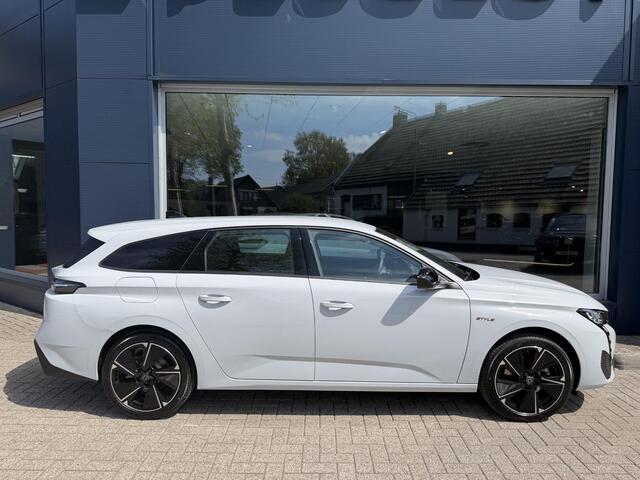 Peugeot e-308 SW Style EV 54 kWh | Nieuwe Auto | Tot 8 jaar Garantie | Tot 420 Km WLTP | Navigatie via Telefoon | Warmtepomp | 18" Lichtmetalen Velgen | Adaptieve Cruise Control met Drive Assist | Full LED Verlichting | Apple Carplay/Android Auto.