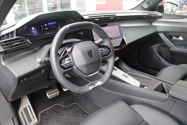 Peugeot e-408 GT AVANTAGE 58 kWh | PANORAMISCH SCHUIF/KANTEL DAK | ELEKTRISCH BEDIENBARE VOORSTOELEN | STOEL/STUUR VERWARMING | MASSAGE FUNCTIE OP DE VOORSTOELEN | FOCAL AUDIO SYSTEEM | ALCANTARA/LEDEREN BEKLEDING | 360° CAMERA | PARKEERSENSOREN VOOR + ACHTER | ELEKTRI