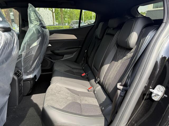 Peugeot e-408 GT 58 kWh NIEUWE AUTO 13KM!| FULL OPTION| PANO| FOCAL AUDIO| 360 CAMERA| ELEKTRISCHE ACHTERKLEP| ELEK. STOELEN| STOEL + STUURVERWARMING MET MASSAGE|