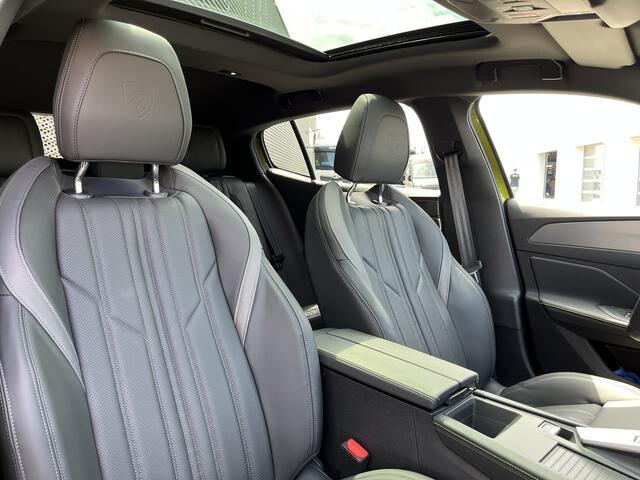 Peugeot e-408 GT Exclusive 58 kWh | Leder | Focal Audio | Panoramadak DEMO DEAL!
