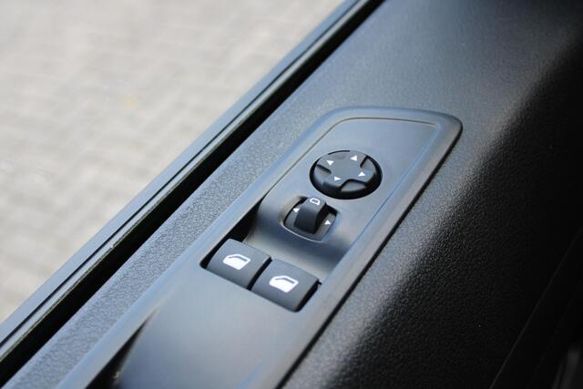 Peugeot e-Expert Long Premium 75 kWh | Apple Carplay | 3-zits | Parkeercamera