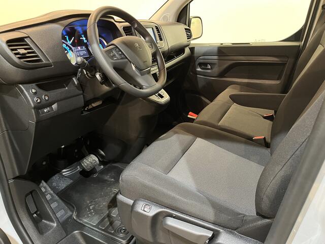 Peugeot e-Expert EV L2 75 kWh Servicebus / Inrichting / 100% Elektrisch / Airco / 220V. / Trekhaak / Camera / Cruise Control / Navigatie / CarPlay / 3-Zits / 1.900 KM !!