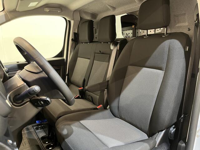 Peugeot e-Expert EV L2 75 kWh Servicebus / Inrichting / 100% Elektrisch / Airco / 220V. / Trekhaak / Camera / Cruise Control / Navigatie / CarPlay / 3-Zits / 1.900 KM !!