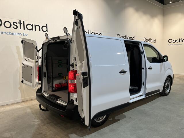 Peugeot e-Expert EV L2 75 kWh Servicebus / Inrichting / 100% Elektrisch / Airco / 220V. / Trekhaak / Camera / Cruise Control / Navigatie / CarPlay / 3-Zits 13.000 KM !!