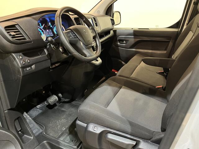 Peugeot e-Expert EV L2 75 kWh Servicebus / Inrichting / 100% Elektrisch / Airco / 220V. / Trekhaak / Camera / Cruise Control / Navigatie / CarPlay / 3-Zits 13.000 KM !!