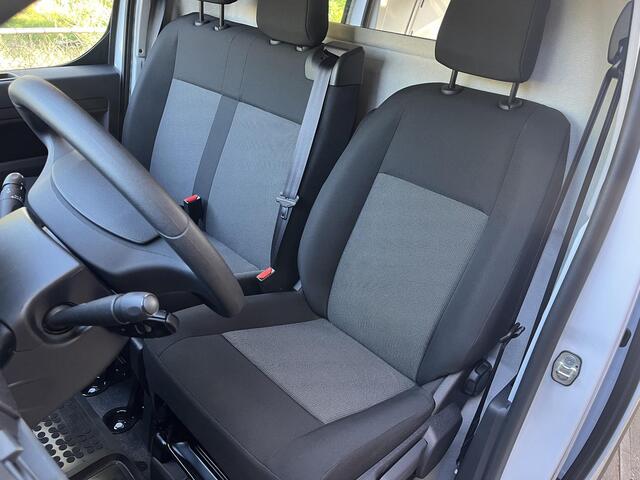 Peugeot e-Expert EV L2 75 kWh Fabrieksnieuwe auto, 2 x schuifdeuren met ramen, 2 x achterdeuren met ramen, laadruimte bescherming, airco, CARPLAY etc.