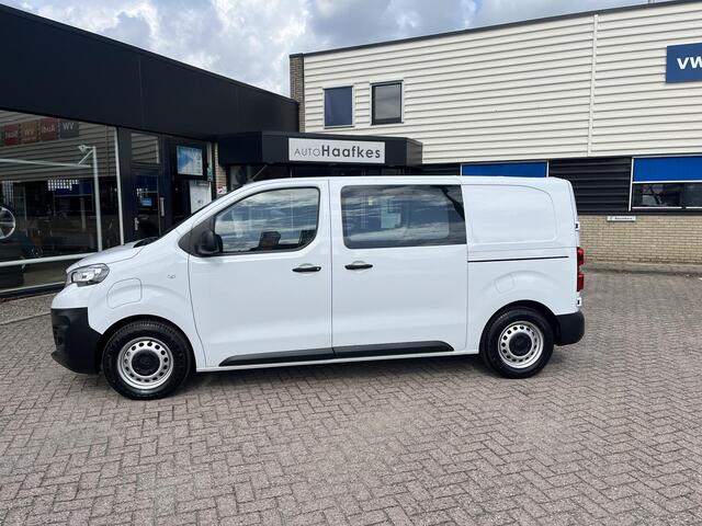 Peugeot e-Expert EV L2 75 kWh Fabrieksnieuwe auto, 2 x schuifdeuren met ramen, 2 x achterdeuren met ramen, laadruimte bescherming, airco, CARPLAY etc.