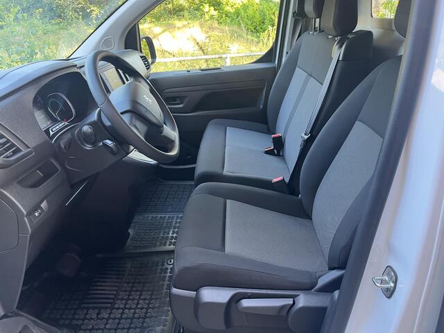 Peugeot e-Expert EV L2 75 kWh Fabrieksnieuwe auto, 2 x schuifdeuren met ramen, 2 x achterdeuren met ramen, laadruimte bescherming, airco, CARPLAY etc.