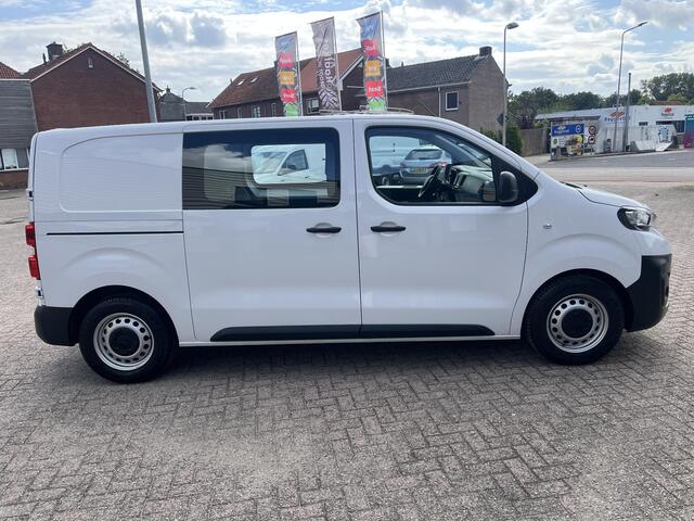 Peugeot e-Expert EV L2 75 kWh Fabrieksnieuwe auto, 2 x schuifdeuren met ramen, 2 x achterdeuren met ramen, laadruimte bescherming, airco, CARPLAY etc.