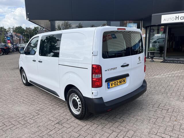 Peugeot e-Expert EV L2 75 kWh Fabrieksnieuwe auto, 2 x schuifdeuren met ramen, 2 x achterdeuren met ramen, laadruimte bescherming, airco, CARPLAY etc.