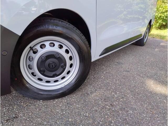 Peugeot e-Expert L2 75 kWh 136pk | 8 jaar garantie | NAVI | Multimedia | Apple Carplay | Android Auto | Achteruitrijcamera | Parkeersensoren voor en achter | Digitale cockpit | Stuurwielbediening | Tussenwand comfort met raam | Bestuurdersstoel comfort | Bank voorpassagie