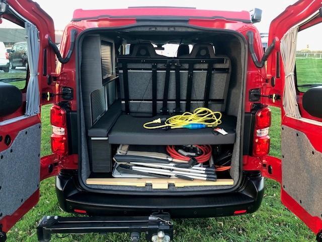 Peugeot e-Expert Long 75 kWh Fixxter XXL | 100% Elektrisch | Cruise Control | Navigatie | Licht Metalen Velgen | Trekhaak | Sidebars