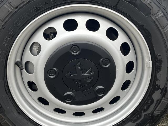 Peugeot e-Expert EV L2 50 kWh 136 pk Automaat / ¤ 19.985,- excl btw / WLTP tot 224km / CCS snelladen / 3 zits / Automaat / Cruise Control / Airco / Zijschuifdeur rechts / Achterdeuren /