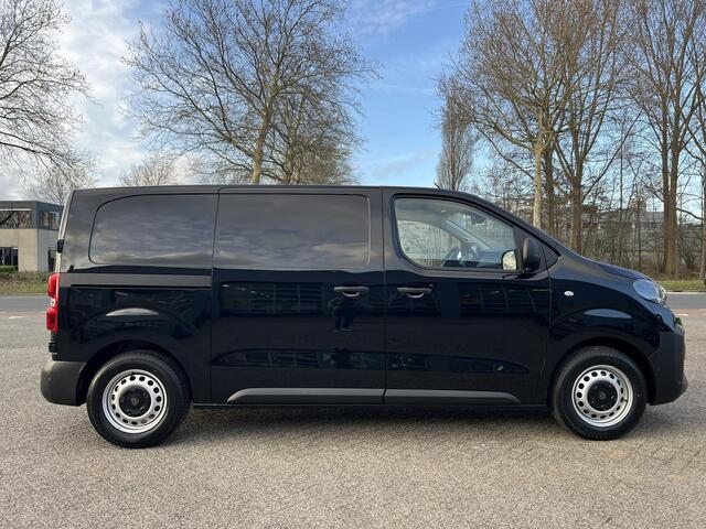 Peugeot e-Expert L2 75 kWh 136pk | ACTIE! | 8 jaar garantie | 0% financial lease| NAVI | Apple Carplay | Android Auto | Parkeersensoren voor- en achter | Achteruitrijcamera | Dode hoek detectie | Mistlampen | Licht- en regensensor | Automatische verlichting | Digital cock