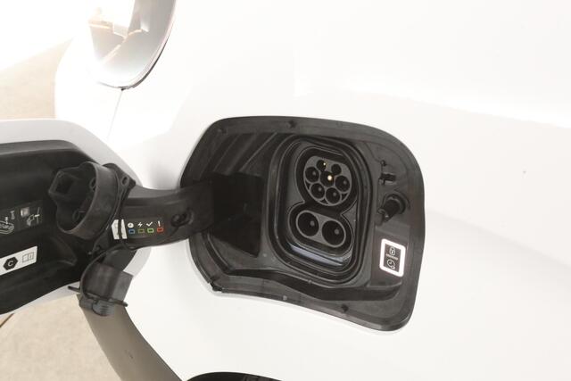 Peugeot e-Expert 75 kWh L3H1 | Snelladen | SOH 94% | Airco | Cruise | 3 Zits | Carplay | Parkeersens.