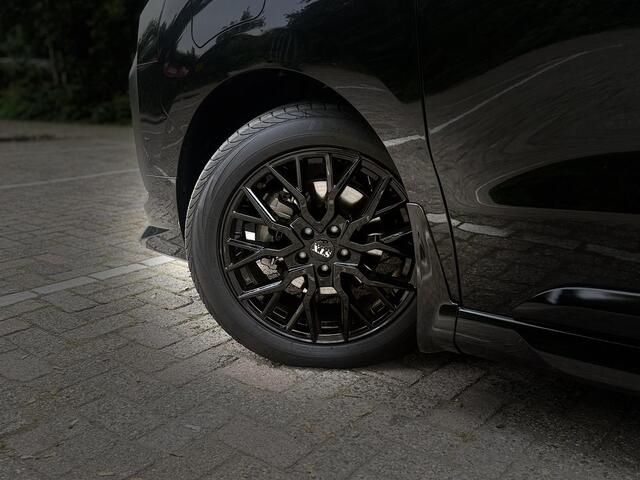 Peugeot e-Expert EV L3 75kWh 136pk STX SPORT | Lederen bekleding STX | STX Pakket | Dakspoiler | Sideskirts | 18 inch zwarte velgen | City NAVI Pakket | Comfort Pakket | Exterieur Pakket | Full ECO LED verlichting | Winter Pakket | Dubbele schuifdeur | Houten afwerking laadruimte | Scheidingswand comfort met raam | Reservewiel