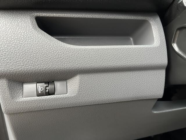 Peugeot e-Expert 50 kWh Long 9-Persoons Dubbele schuifdeur Groepsvervoer Airco Cruise controle Navigatiesysteem Telefoonverbinding Apple carplay Stuurwielbediening SOH 90% Oplaadkabel – foto 10