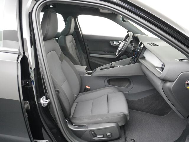 Polestar 2 AUT. 408 pk Long Range Dual Motor 78kWh Trekhaak Panoramadak Electr.Stoelen Verwarmd+Achterbank+Stuur Adaptive-Cruise Carplay Android 360°Camera 19"Lmv Led-Pixel WiFi PDC Park-Assist System-Home-Link Elektr.A.Klep Google Maps ECC Apps Verkeersbord detecti