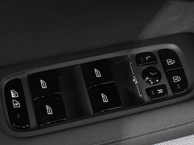 Polestar 2 Long Range Single Motor 78 kWh Climate control Cruise control Panoramadak Parkeersensoren + Camera Voorstoelen verwarmd Apple Carplay/ Android Auto