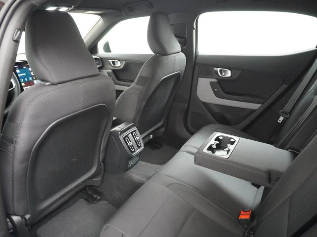 Polestar 2 Long Range 78 kWh Sleutelloos (GSM-sleutel) Adaptive-Cruise Carplay Android 360-Camera 19"LM Led-Pixel-Lamp WiFi PDC-a+v Park-Assist System-Home-Link Elektr.Klep Google Maps E Phone-Connect.Stoel-Verwarmd 1500kg-trekvermogen OnePedal drive Licht+Zichtpakk