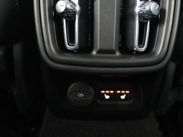 Polestar 2 Long Range Dual Motor Launch Edition 78kWh | Panoramadak | Trekhaak | 360 Camera | Achterbankverwarming | Adaptive cruise | Carplay | Camera | Stoelverwarming | Keyless