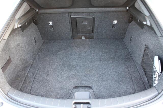 Polestar 2 Long Range Single Motor 78 kWh | BLIS | Memory | Stoelen en stuurwiel verw. | H&K audio | Panorama dak | Adapt. Cruise |