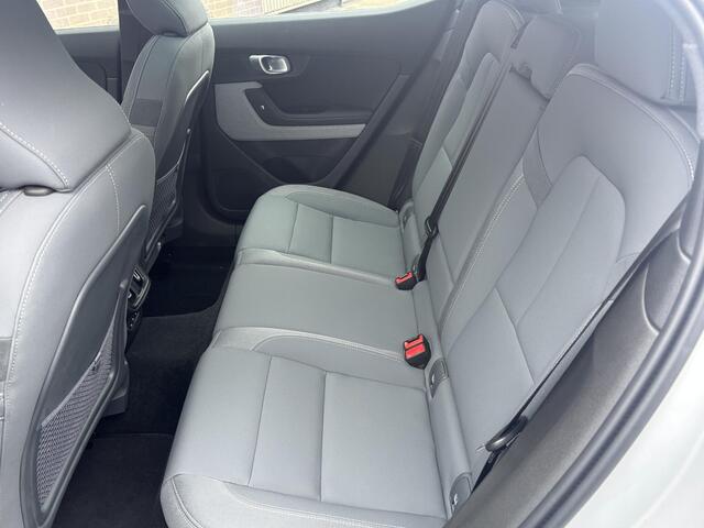 Polestar 2 Standard Range Single Motor 63kWh | Adaptieve Cruise control | 360 camera | Elektrische stoelverstelling | Google Maps navigatie | Apple Carplay / Android Auto | Stoelverwarming | Stuurverwarming |