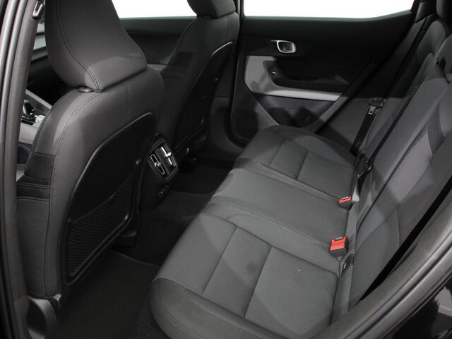 Polestar 2 Long Range Dual Motor 408pk Launch Edition 78kWh Climate control Cruise control Panoramadak Parkeersensoren + Camera Voorstoelen verwarmd Apple Carplay/ Android Auto