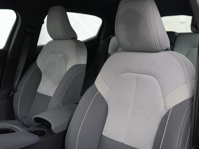 Polestar 2 Standard Range Single Motor 63kWh | SOH 89,7% | Memory | Stoelverwarming | Cruise control | Carplay | Navigatie | Bluetooth | Camera | Park assist | Interieurverlichting | Elektrische achterklep | Trekhaak