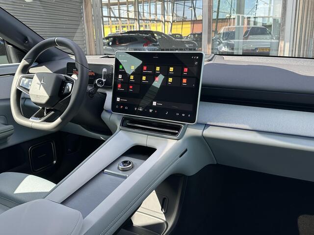 Polestar 4 Long Range Single motor 100 kWh / Pano. dak / Head-up display / Pilot pack / Elek. voorstoelen en achterbank / Stuur + stoelen verwarmd / 360 camera /
