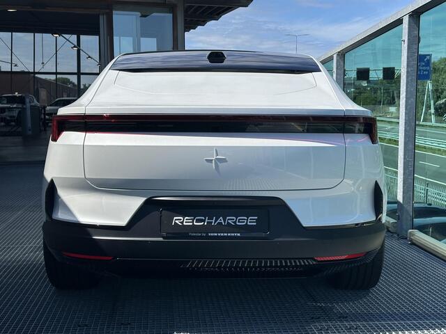 Polestar 4 Long Range Dual motor 100 kWh / Pano. dak / Elek. verstelbare stoelen voor + achter / Verwarmde stoelen / Harman Kardon / Pilot assist /