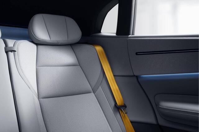Polestar 4 Long Range Single motor 100 kWh Plus/Pro/Pilot PANORAMADAK + MIST TAILORED KNIT + WARMTEPOMP + AUTOPILOT + 360 CAMERA + PIXEL LED + HARMAN/KARDON + STOEL-&STUURVERWARMING + 22KW LADER + HEAD-UP + PARKSENSOREN + 21" LM-VELGEN!!