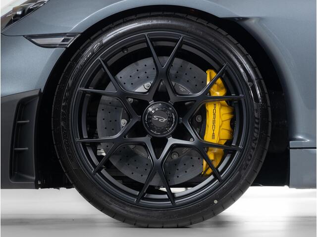 Porsche 718 Spyder RS