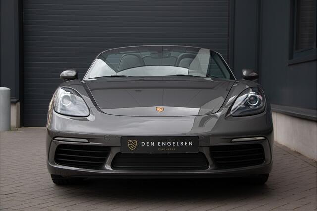 Porsche 718 Boxster 2.0 | 300PK | Porsche Approved 2028 | PPF Neus | Stoelverwarming | Cruise Control |Dealer OH | Stuurverwarming | Dab+ | Carrera 20" | ¤ 110.613 N.P | Garagedeuropener | AppleCarplay | PDC.