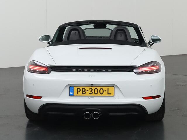 Porsche 718 Boxster 2.0 | NL Auto | Sound-Package Plus | Sportstoelen Plus (Ele. verstelbaar 2-weg) | 20" Carrera S Wielen | Stuurverwarming | PDLS | Licht-Design-Pakket | Rijassistent-Systeem | GT Sport Stuur | Sport-Chrono-Pakket | Sport-Uitlaatsysteem |