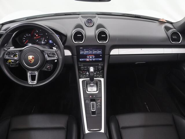 Porsche 718 Boxster 2.0 | NL Auto | Sound-Package Plus | Sportstoelen Plus (Ele. verstelbaar 2-weg) | 20" Carrera S Wielen | Stuurverwarming | PDLS | Licht-Design-Pakket | Rijassistent-Systeem | GT Sport Stuur | Sport-Chrono-Pakket | Sport-Uitlaatsysteem |