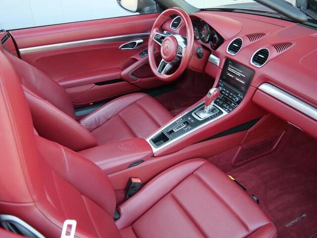 Porsche 718 Boxster 2.0 300 Pk Automaat Navigatie / Leer / Stoelverwarming / 20 inch
