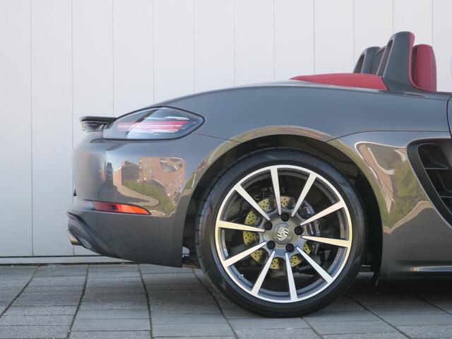Porsche 718 Boxster 2.0 300 Pk Automaat Navigatie / Leer / Stoelverwarming / 20 inch